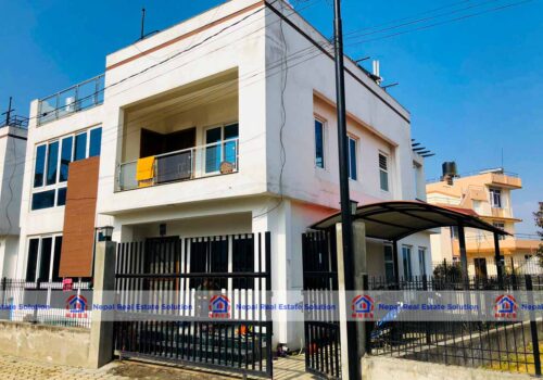 Beautiful House For Sale Inside A Colony